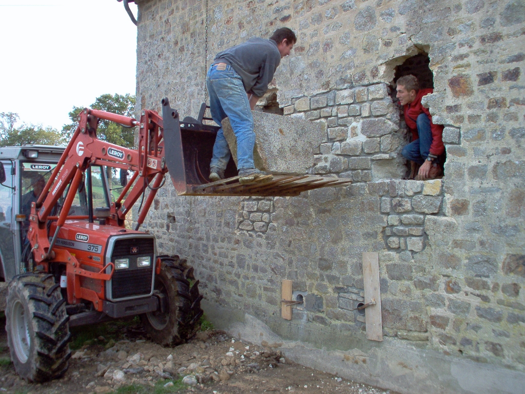 20051107 LE MENAGE Chimney 12.jpg
